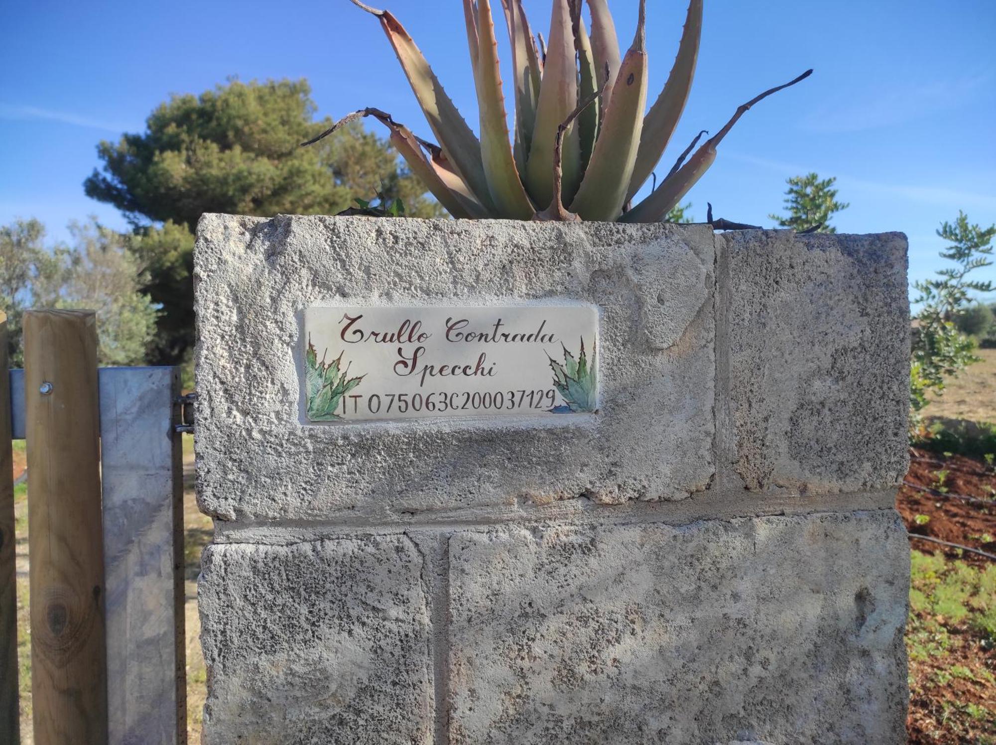 Trullo Contrada Specchi Apartment Racale Bagian luar foto